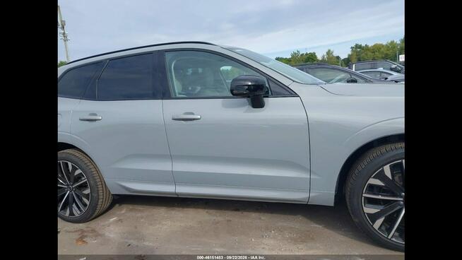 Volvo XC 60 Najwyższa wersja wyposażenia ULTRA / AWD / B5 Tarnów - zdjęcie 8