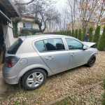 Opel Astra III uszkodzony Szarlejka - zdjęcie 1