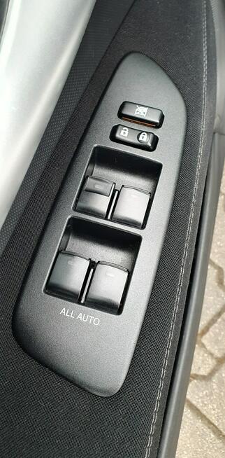 Toyota Auris Klimatronik 2 strefy/6 biegów/Tempomat/Hak/Alufelgi Przyszowice - zdjęcie 12