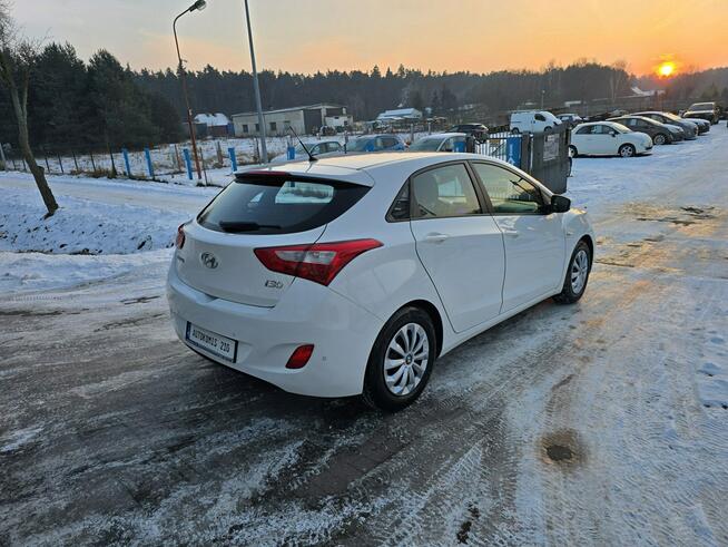 Hyundai i30 5 drzwi 1,4 benzynka  99 KM w bardzo ładnym stanie !!! Cielcza - zdjęcie 7