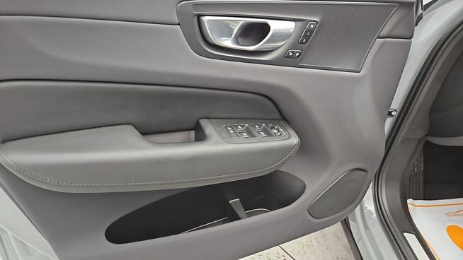 Volvo XC 60 B4 B Plus Dark aut ! Z Polskiego Salonu ! Faktura Vat ! Warszawa - zdjęcie 10