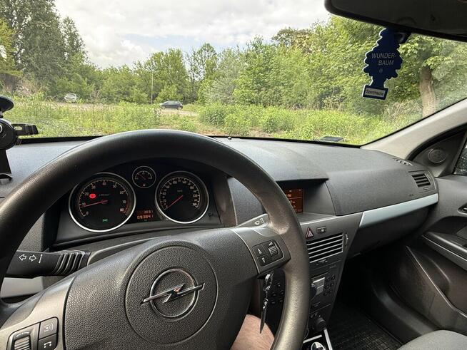 Opel Astra H Zduńska Wola - zdjęcie 4