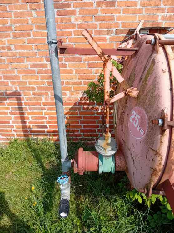 Wóz asenizacyjny przystosowany do podlewania Michów - zdjęcie 4