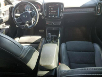 Volvo XC 40 / T5 R-DESIGN / 4x4 / niski przebieg / Tarnów - zdjęcie 8