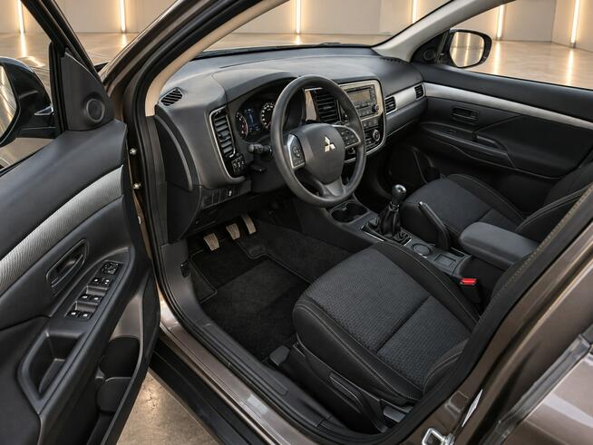 Mitsubishi Outlander 2.0 benzyna*bezwypadkowy*super stan*opłacony Żabno - zdjęcie 9
