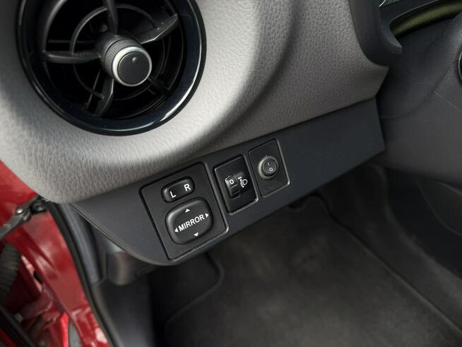 Toyota Yaris 1.5 VVT-i 111 KM 6MT Wersja Premium SalonPL Łódź - zdjęcie 12