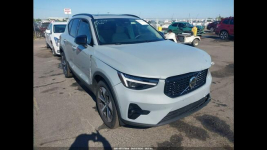 Volvo XC 40 Bogata wersja wyposażenia / AWD / B5 / niski przebieg