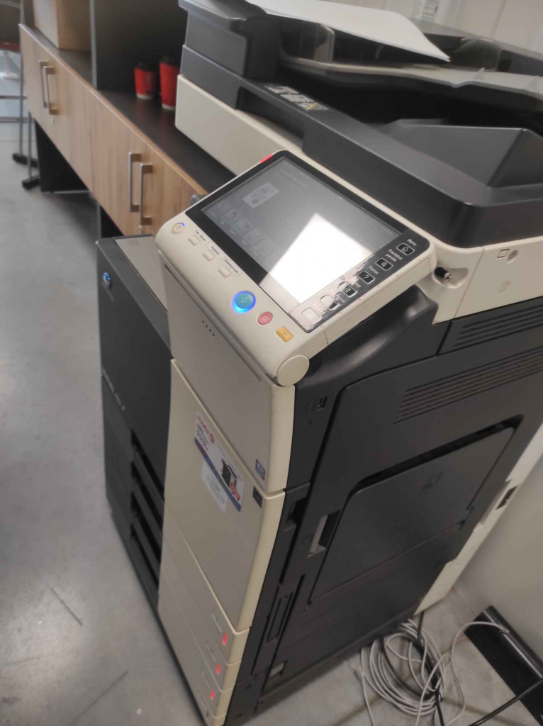 Syndyk sprzeda z wolnej ręki kserokopiarkę KONICA MINOLTA model C284e Śródmieście - zdjęcie 1