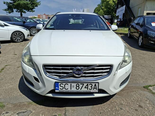 V60 2.0 D3 Momentum, Webasto, Bluetooth, Hak, PDC, Bi-Xenon Cieszyn - zdjęcie 3