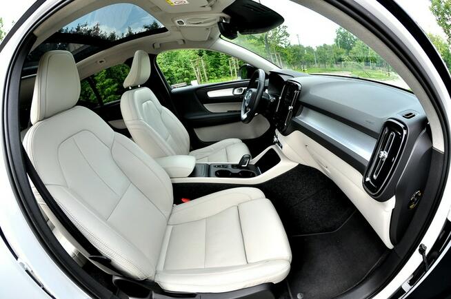 Volvo XC 40 2,0 150KM_D3_Harman-Kardon_Panorama_Led_Navi_Skóra_ Płock - zdjęcie 7