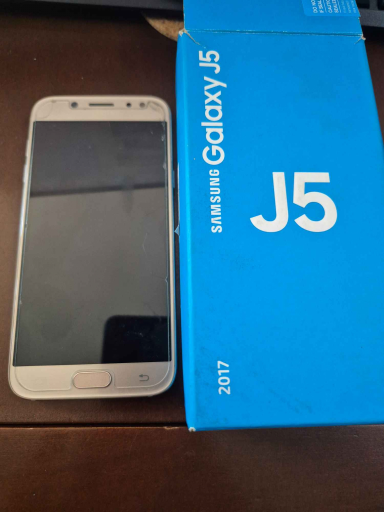 Sprzedam telefon komórkowy Samsung Galaxy J5 srebrny Nowa Huta - zdjęcie 2