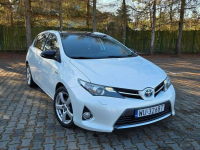 Toyota Auris 1.8 Benzyna Hybryda 136km Automat Biała Perła Zwoleń - zdjęcie 6