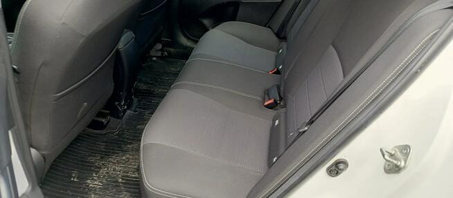 Toyota Avensis 2.0 D-4D Premium Dąbrowa Górnicza - zdjęcie 9