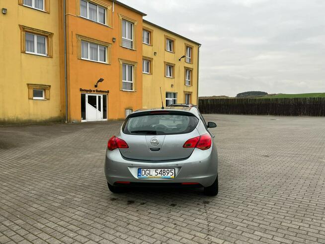 Opel Astra 1.6 benzyna - 2010r Głogów - zdjęcie 9