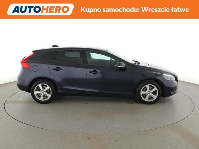 Volvo V40 niski przebieg navi grzane fotele PDC tempomat ksenon Warszawa - zdjęcie 9