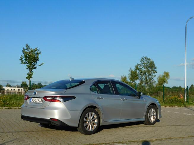 Toyota Camry z Gwarancją Kupiona Salon PL 2-2022r Żyrardów - zdjęcie 3