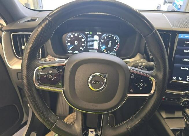 Volvo XC 60 R-Design / AWD / T5 / niski przebieg Chwaszczyno - zdjęcie 8
