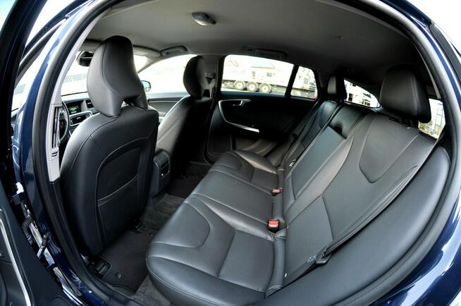 Volvo V60 LiFT 2,0D 5-Cilindrów Ledy Digital Skóra Navi Full Opcja Płock - zdjęcie 8