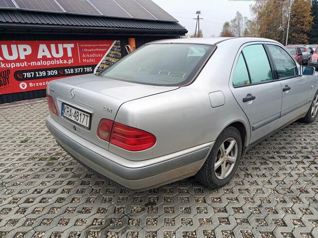 Mercedes E klasa 2.2 CDI 125km 99r Brzozówka - zdjęcie 4