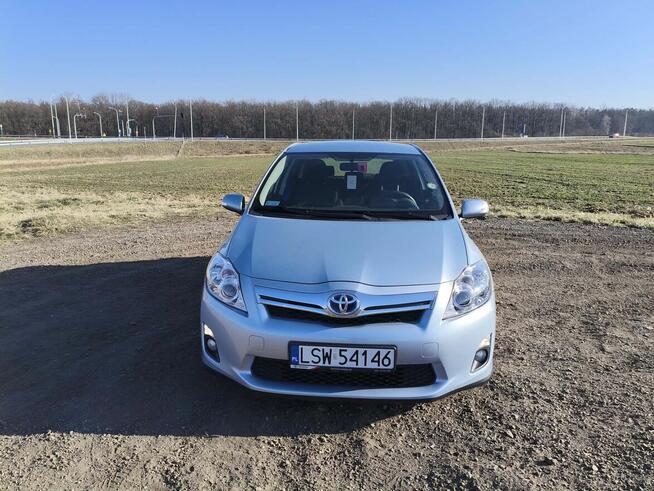 TOYOTA AURIS 1.8 HSD (HYBRYDA) 2010r. (OC i PT do 02.2027r.) Świdnik - zdjęcie 2