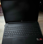 Syndyk sprzeda laptopa HP Model 15s-eq2008nw wraz z akcesoriami