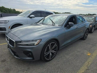 Volvo S60 R-Design / AWD / niski przebieg Warszawa - zdjęcie 2