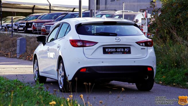 Mazda 3 1.5 SkyActiv 2015 – Komfort, Styl i Niezawodność w Jednym! Gdynia - zdjęcie 6