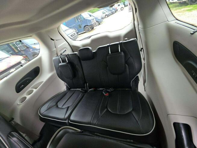 Chrysler Pacifica LIMITED / mała szkoda / niski przebieg Wrocław - zdjęcie 10