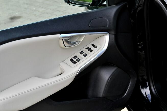 Volvo V40 1,6Hdi 115KM Digital Kremowa Skóra Navi Parktronik Płock - zdjęcie 12