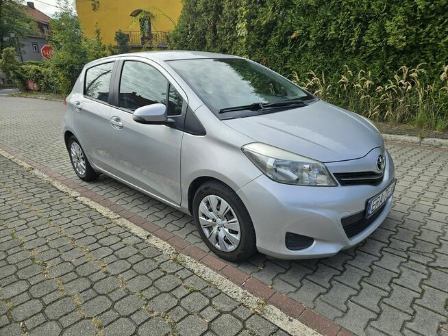 Toyota Yaris Krajowy / 11/12r./ Klimatyzacja / 6 Biegów / Komputer Ruda Śląska - zdjęcie 2