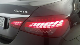 Mercedes E 220 d 4-Matic AMG! Z salonu polskiego! Z fakturą VAT! Warszawa - zdjęcie 12