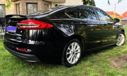 Ford Fusion 2019, hybryda, auto idealne