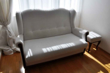 Sofa 2 os. z funkcją rozkładania i puf RADPOL