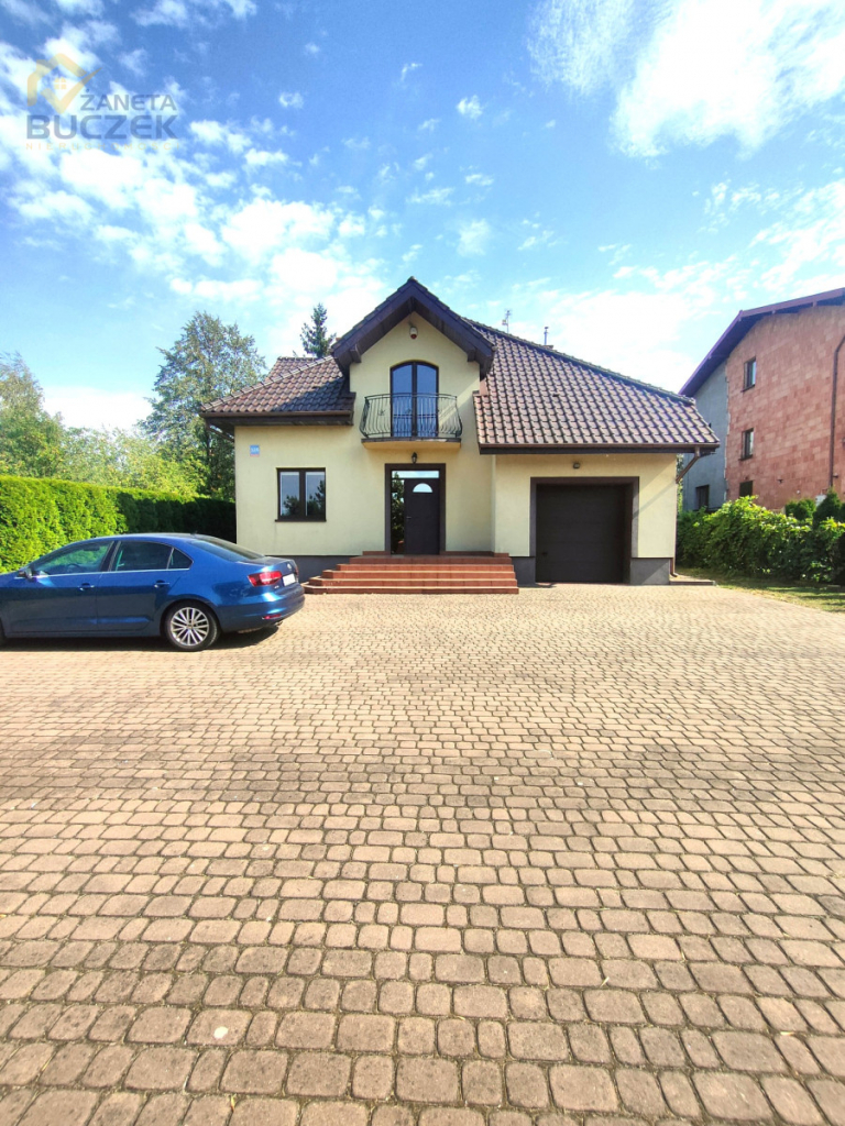 Dom jednorodzinny w centrum - ul. Staszica Sochaczew - zdjęcie 1