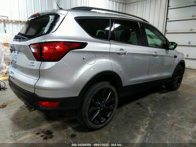 Ford Kuga 2019, 1.5L, 4x4, od ubezpieczalni Sulejówek - zdjęcie 4