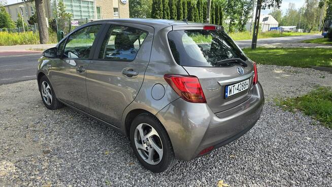 Toyota Yaris 1.5 HSD 100KM Kamera Serwisowany 2xKoła Ładny Stan Otwock Mały - zdjęcie 7