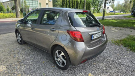 Toyota Yaris 1.5 HSD 100KM Kamera Serwisowany 2xKoła Ładny Stan Otwock Mały - zdjęcie 7