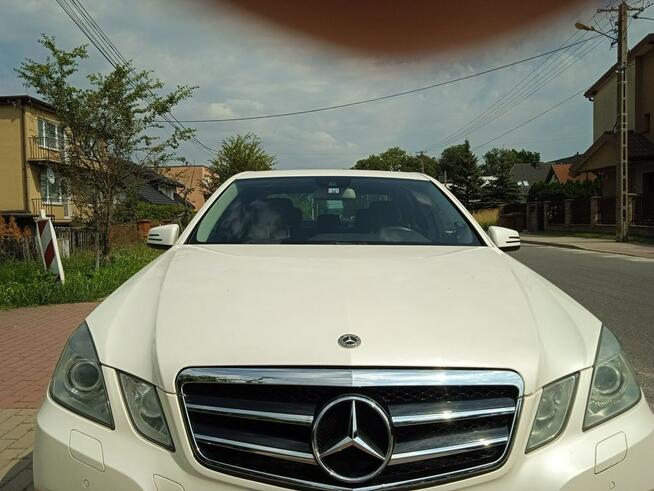 Mercedes E 220 PO REMONCIE KAPITALNYM SILNIKA ! ! ! Zgierz - zdjęcie 11