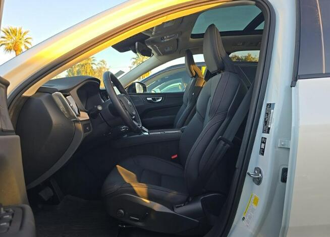 Volvo XC 60 Bogata wersja wyposażenia / AWD / B5 Chwaszczyno - zdjęcie 6