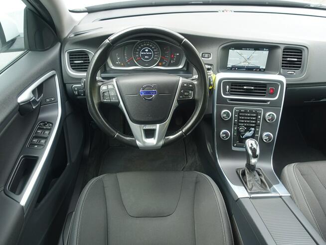 Volvo V60 2,0D Xenon Navi Alu Klimatronik Opłacony D4 VIP Gwarancja Częstochowa - zdjęcie 12