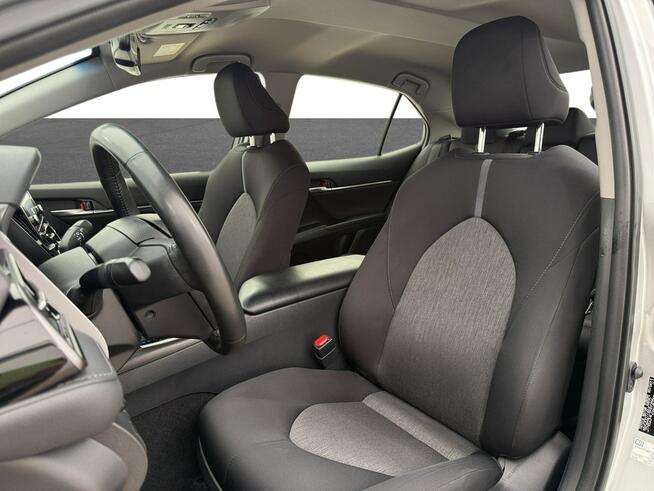 Toyota Camry 2.5 Hybrid Comfort CVT Sedan Warszawa - zdjęcie 10