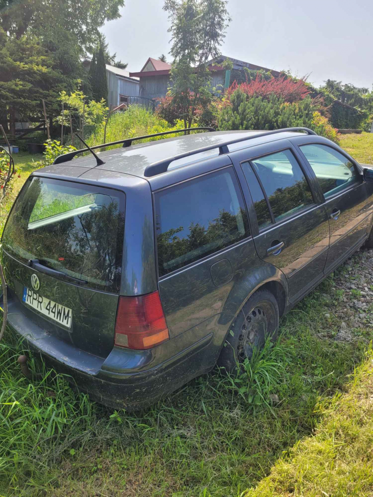 Syndyk sprzeda samochód osobowy marki: Volkswagen Bora z 2001 roku Śródmieście - zdjęcie 5