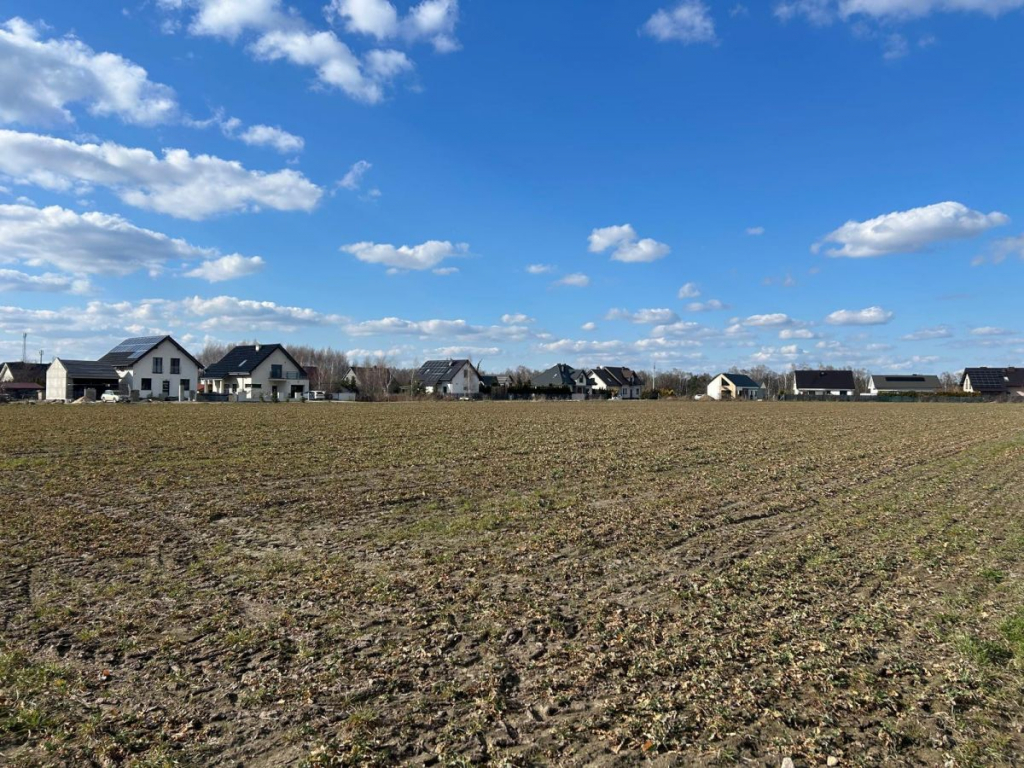 Działki usługowe pod działalność lub inwestycję! Biskupice - zdjęcie 1