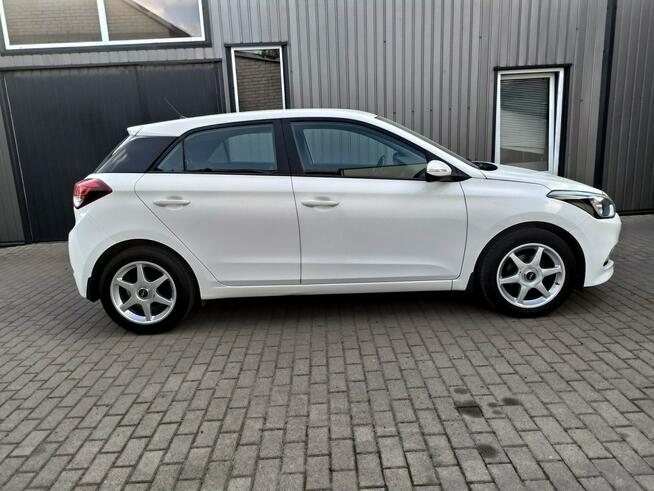 Hyundai i20 1.2 Benzyna  Grzane Fotele  i Kierownica Zarejestrowany Strzała - zdjęcie 8