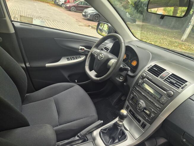 Toyota Corolla 1.6 2011 rok Kraków - zdjęcie 9