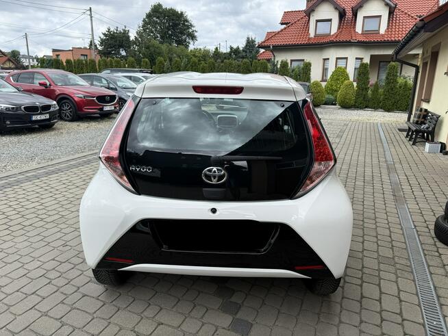Toyota Aygo 1,0 69KM  Klimatyzacja  Kamera  Navi Orzech - zdjęcie 8