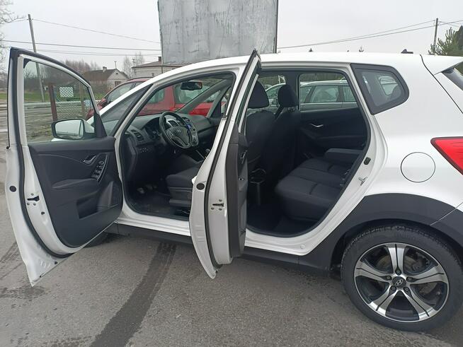 Śliczny Hyundai ix20 Fajna wersja Policzna - zdjęcie 10