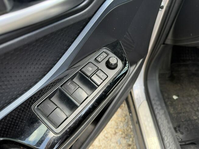 Toyota C-HR 1.8 HSD LPG Selection Jasna skóra Uszkodzony Otwock Mały - zdjęcie 12