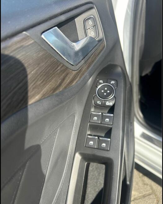 Ford Focus Vignale 2.0 Ostrów Wielkopolski - zdjęcie 10