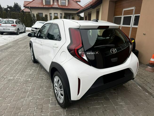 Toyota Aygo X 1,0 72KM  Klimatronik  Kamera  CarPlay  VAT23% Orzech - zdjęcie 9